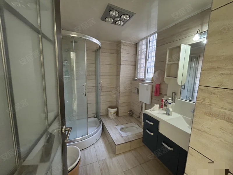 193，三丰鼎城，4700抄低价。电梯小高层，精装三房，送大露台，老证