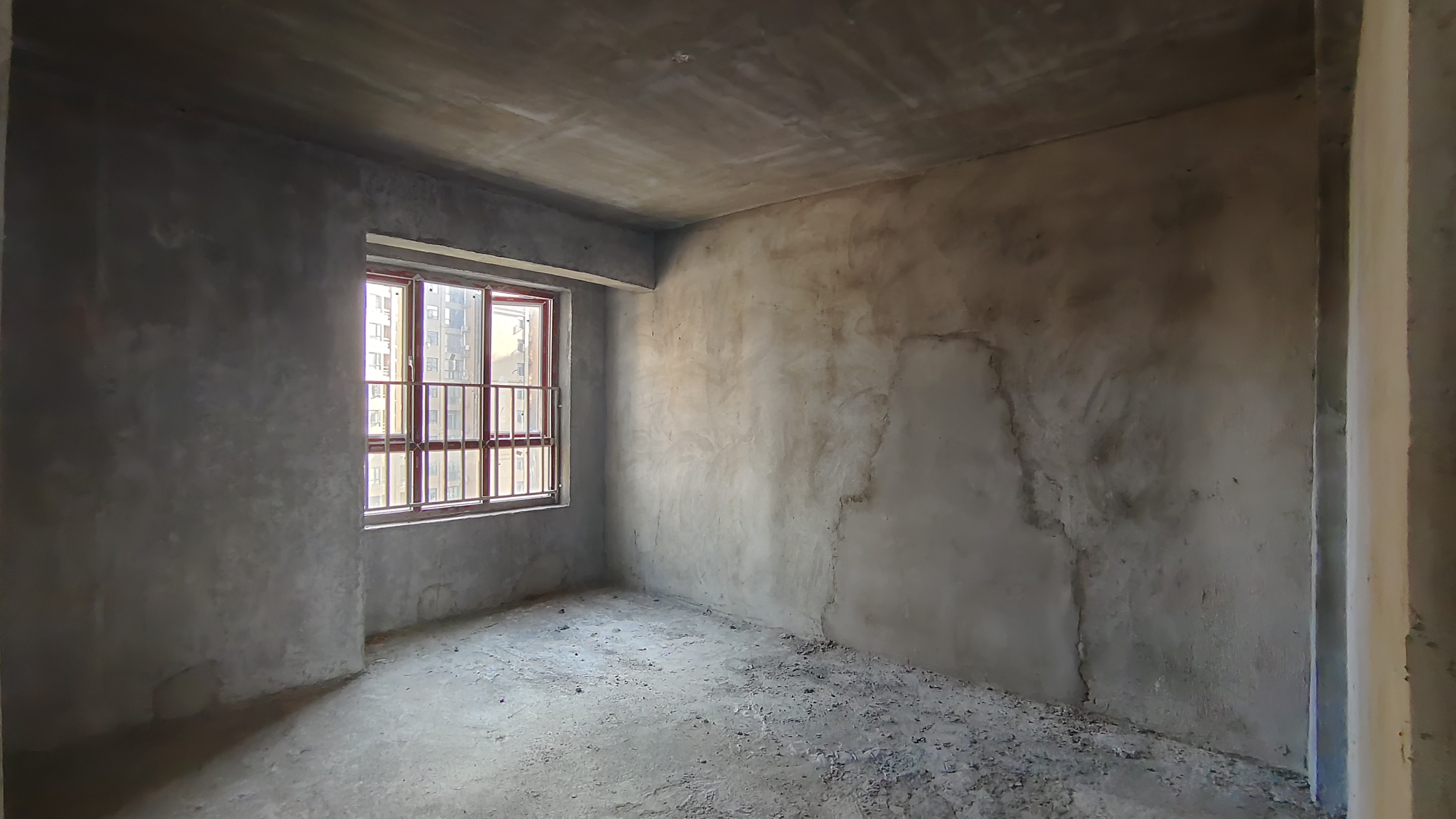 沔阳公馆.毛坯边户三房.证件满二.看房方便