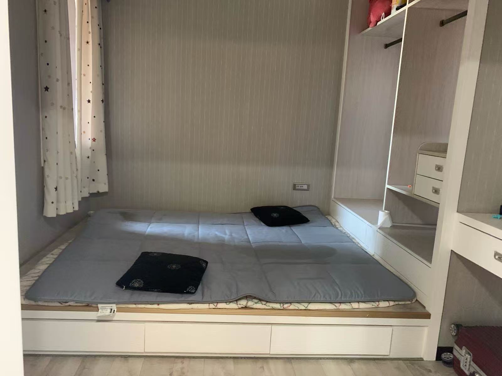 降价了，御台公馆，中间好楼层，成色新，诚心出售，精装两房