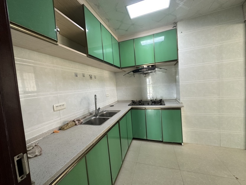 翰林公馆3室2厅1卫精装修家具家电全配1600元优价出租