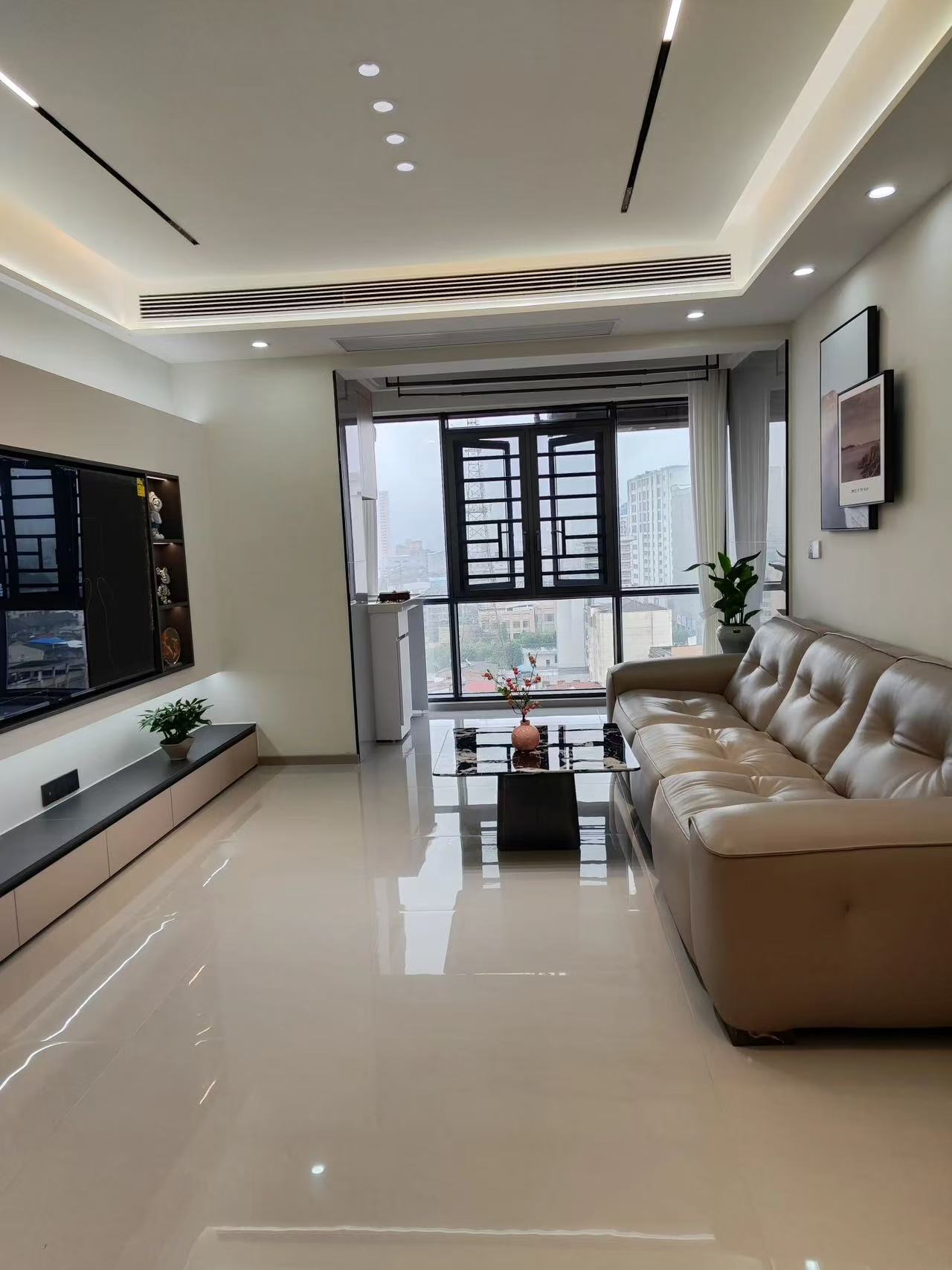 降价了，商城老三中附近，三合鑫城，单价4字头，全新精装4房，中间楼层，诚心出售，看中可谈