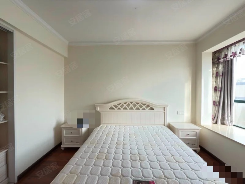 捡漏，急售，新城壹号，精装3房。单价不到5千，中间楼层，证满二，过户费低，