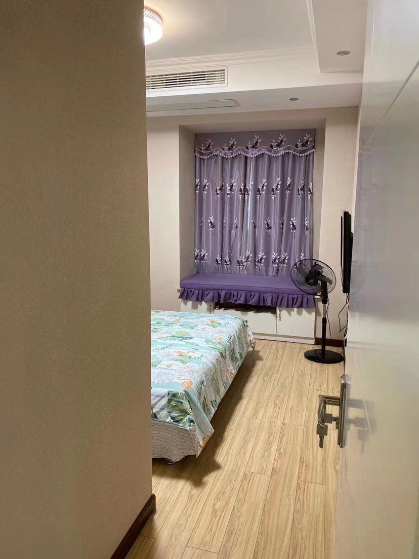 新城一号电梯小高层，送超大露台，交通便利，上学方便，急售