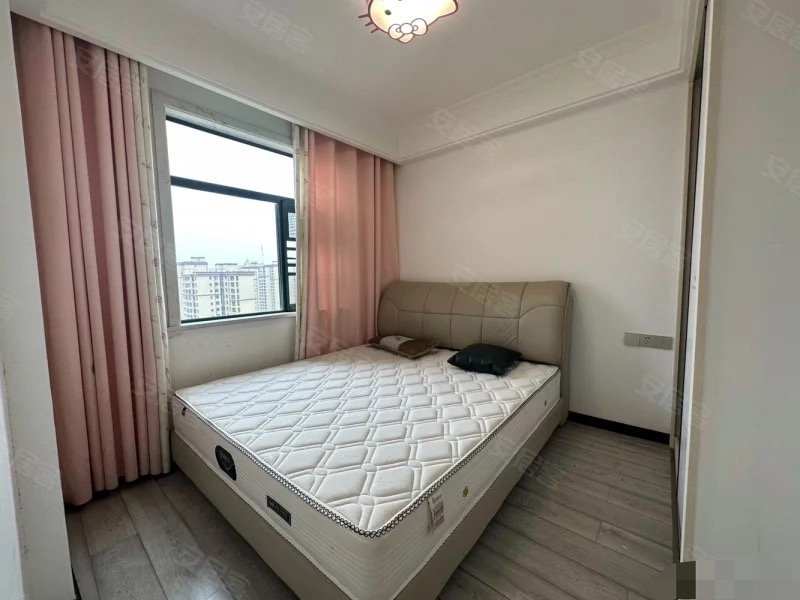 业主急售，城南新街，​精装单价4700，精装三房，证满二，不介意🉑联系看房，