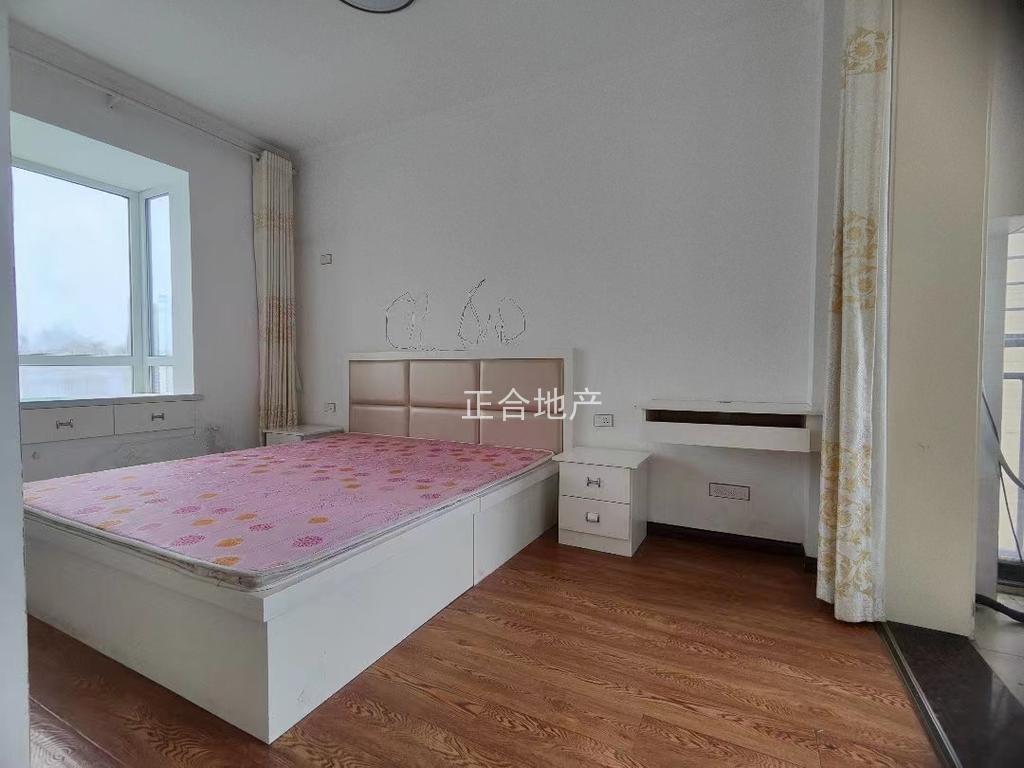 降价了，急售，一中对面，翰墨苑，电梯小高层，好楼层，一口价50万，精装三房，单价4400，