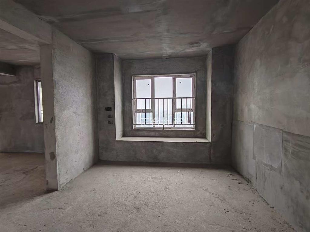 城南，新城名都，边户，大三房，7米长大阳台，好楼层16楼，满二，带车位