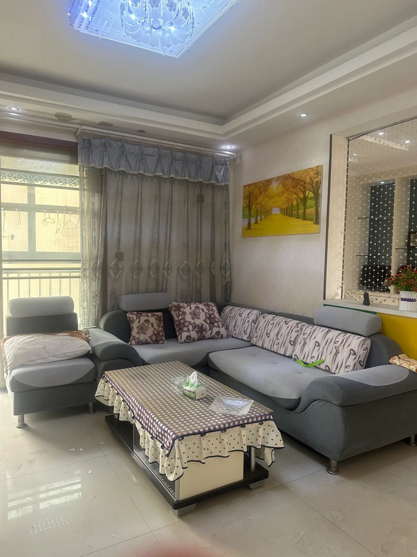 一中旁精装四房，边户，不介意顶楼看过来，地板价！