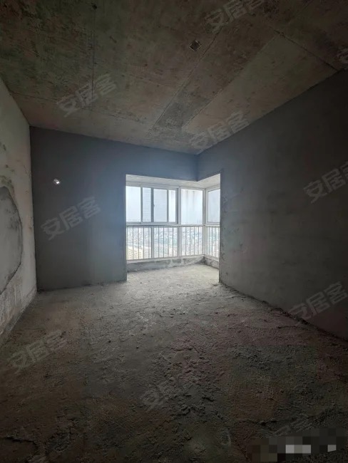 圣淘沙，电梯3房2卫，单价3600+，满二，电梯中层，边户，南北通透，送入户花园