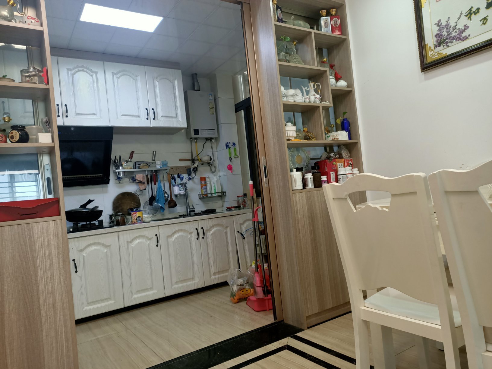 新八中附近逸景轩小区电梯好楼层南北通透128平三房两厅两卫