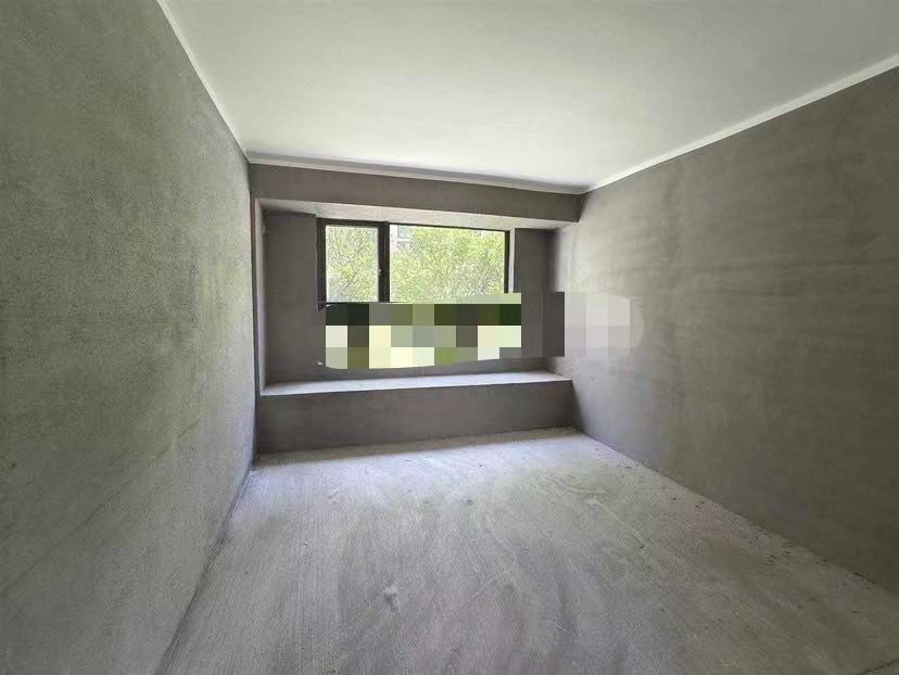 118，房东亏本出，吾悦捡‬漏房，单价4700+，​边户大三房，