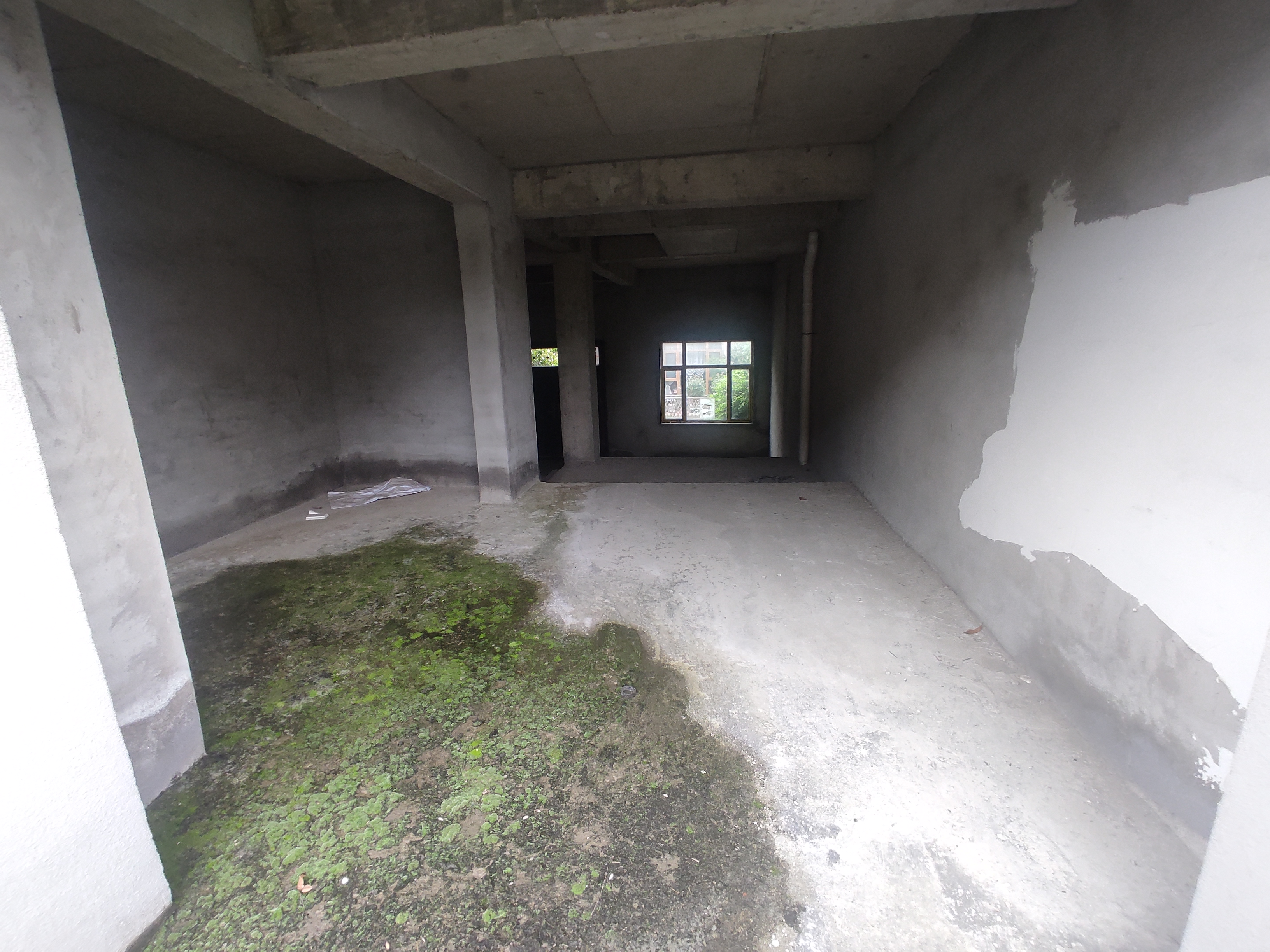 太子湖旁边联排别墅，性价比超高，业主诚心卖，看房方便