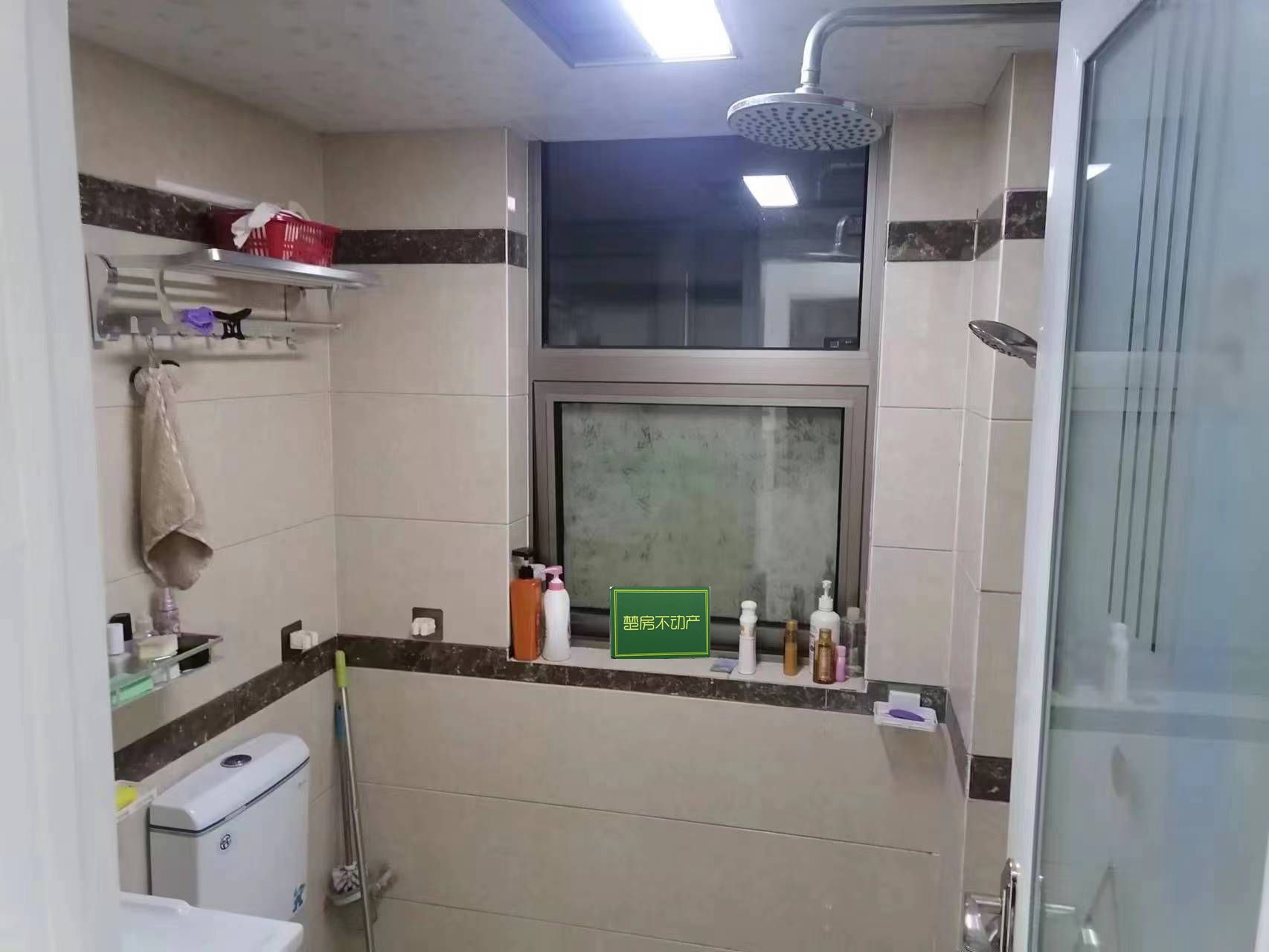 锦绣江山，精装两房，保养新，环境优美，采光好，户型方正，房东诚意出售