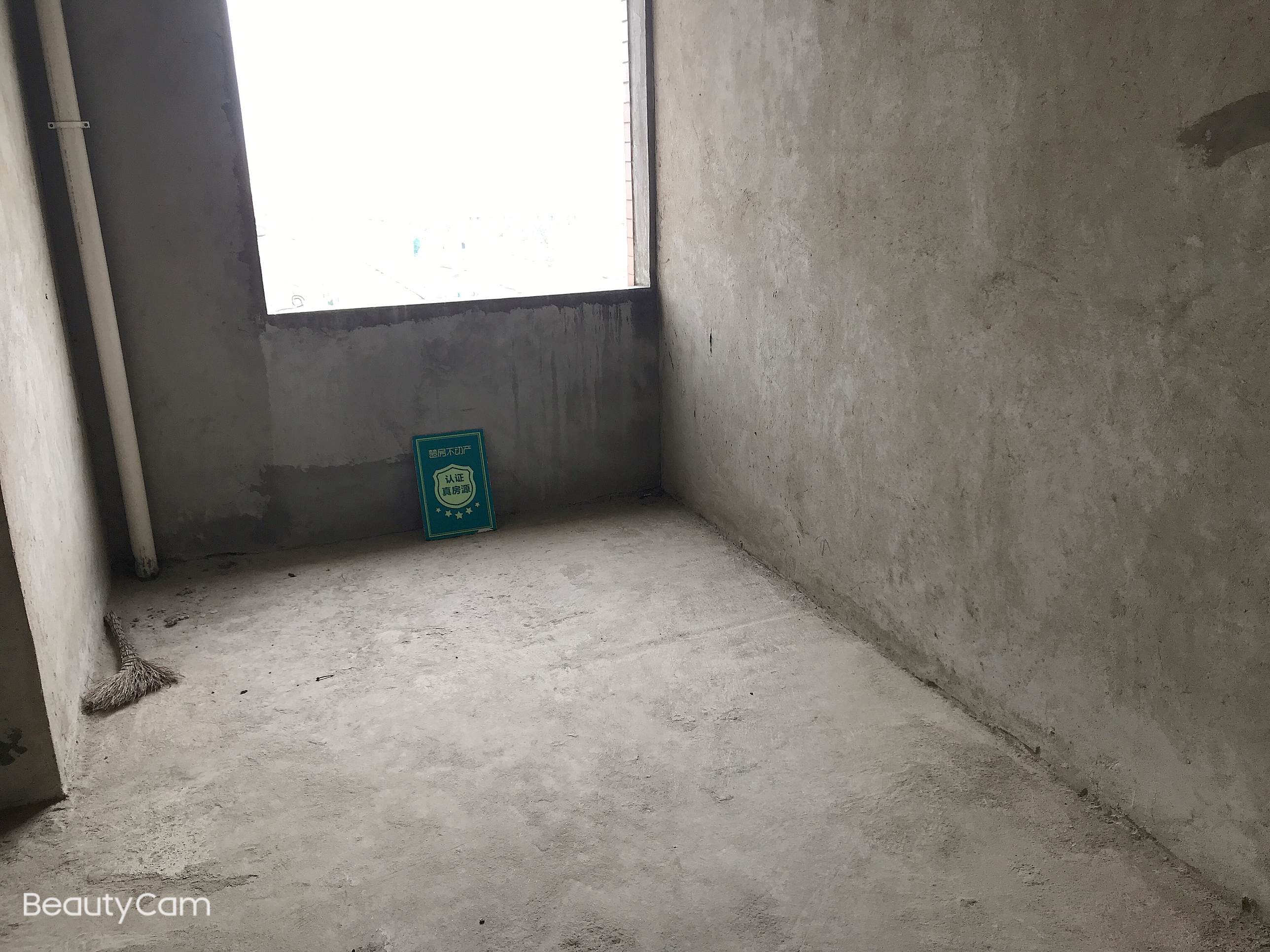 金域城邦毛坯小三房中高楼层诚心出售证在手满二