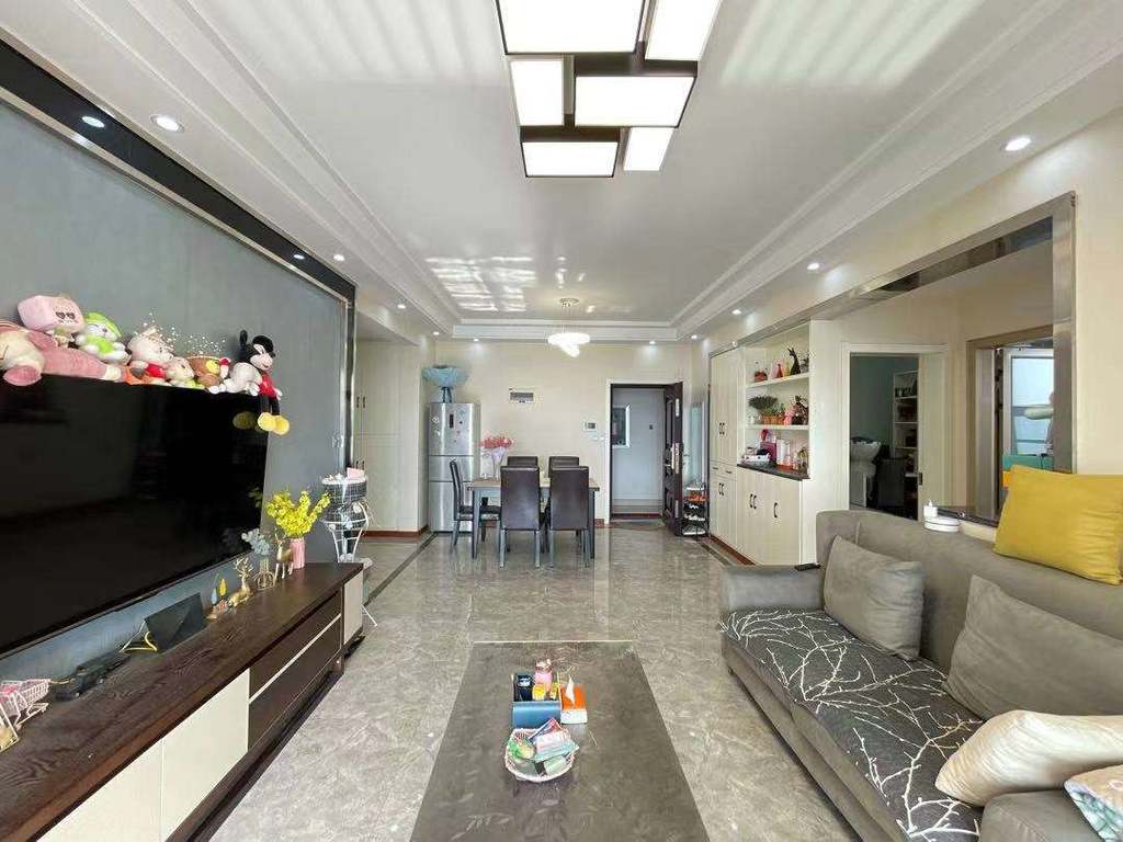 南国明珠，精装三房九成新，凤凰层