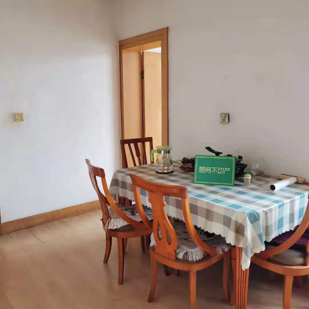 车站旁边财政局宿舍小区好停车非常方便！