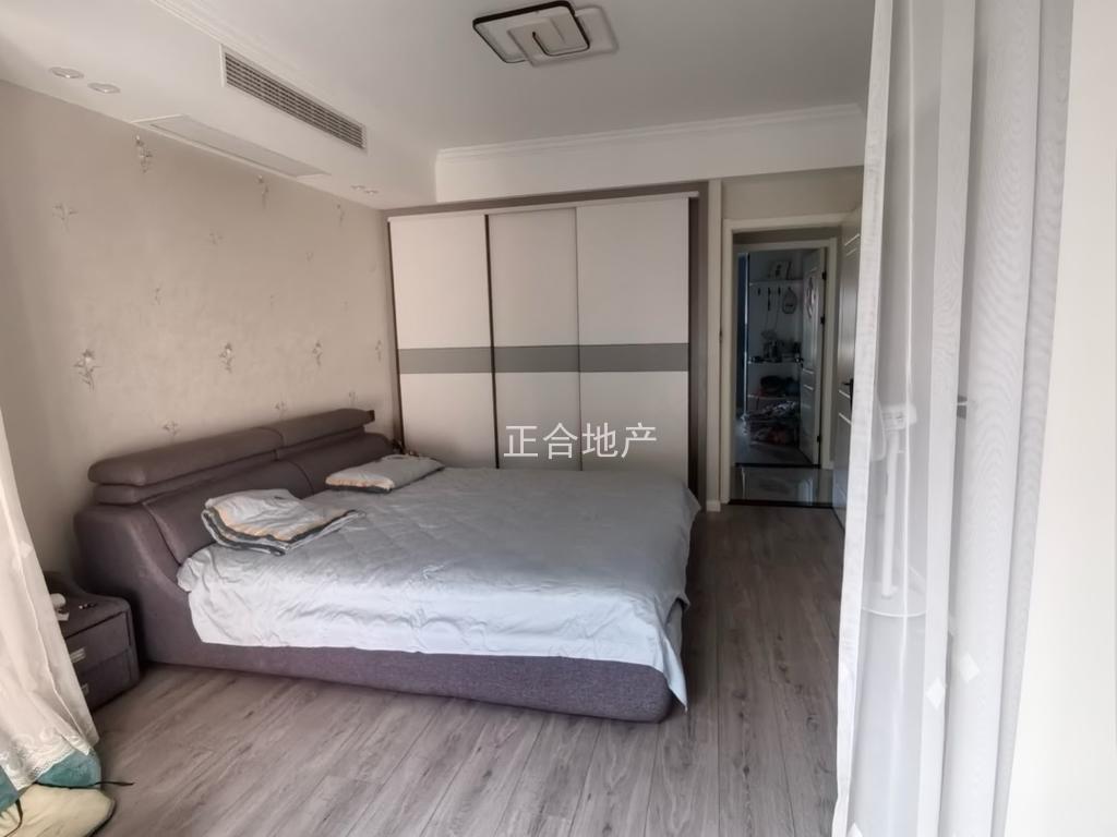 降价了，降价了！房东亏本出售，森林国际，湖景房，精装3房2卫，5800单价，