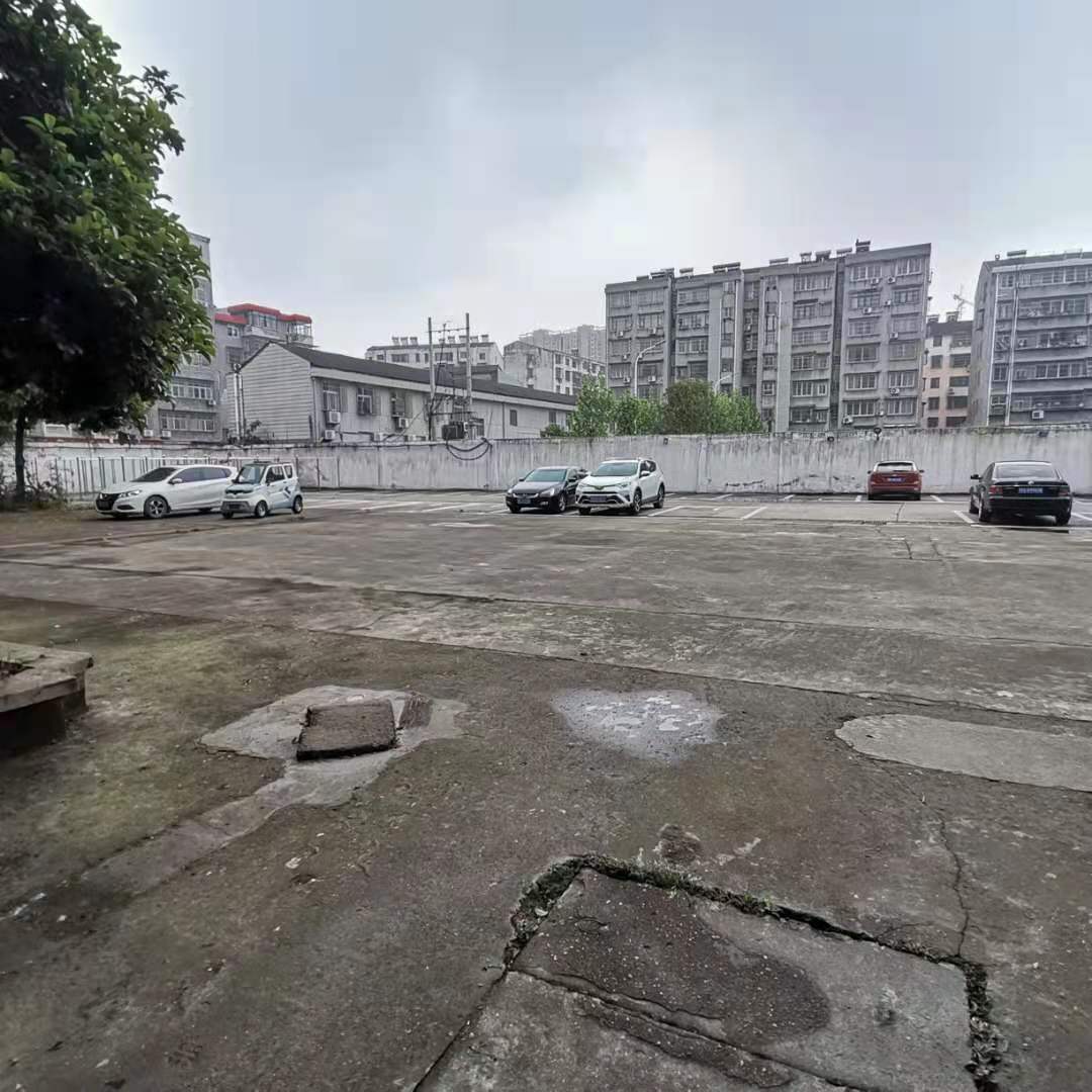 车站旁边财政局宿舍小区好停车非常方便！