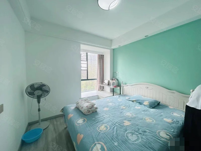 捡漏，新城壹号，电梯小洋房，7楼，总高11层​，精装小3房，装修99新，三开间朝南，证满二