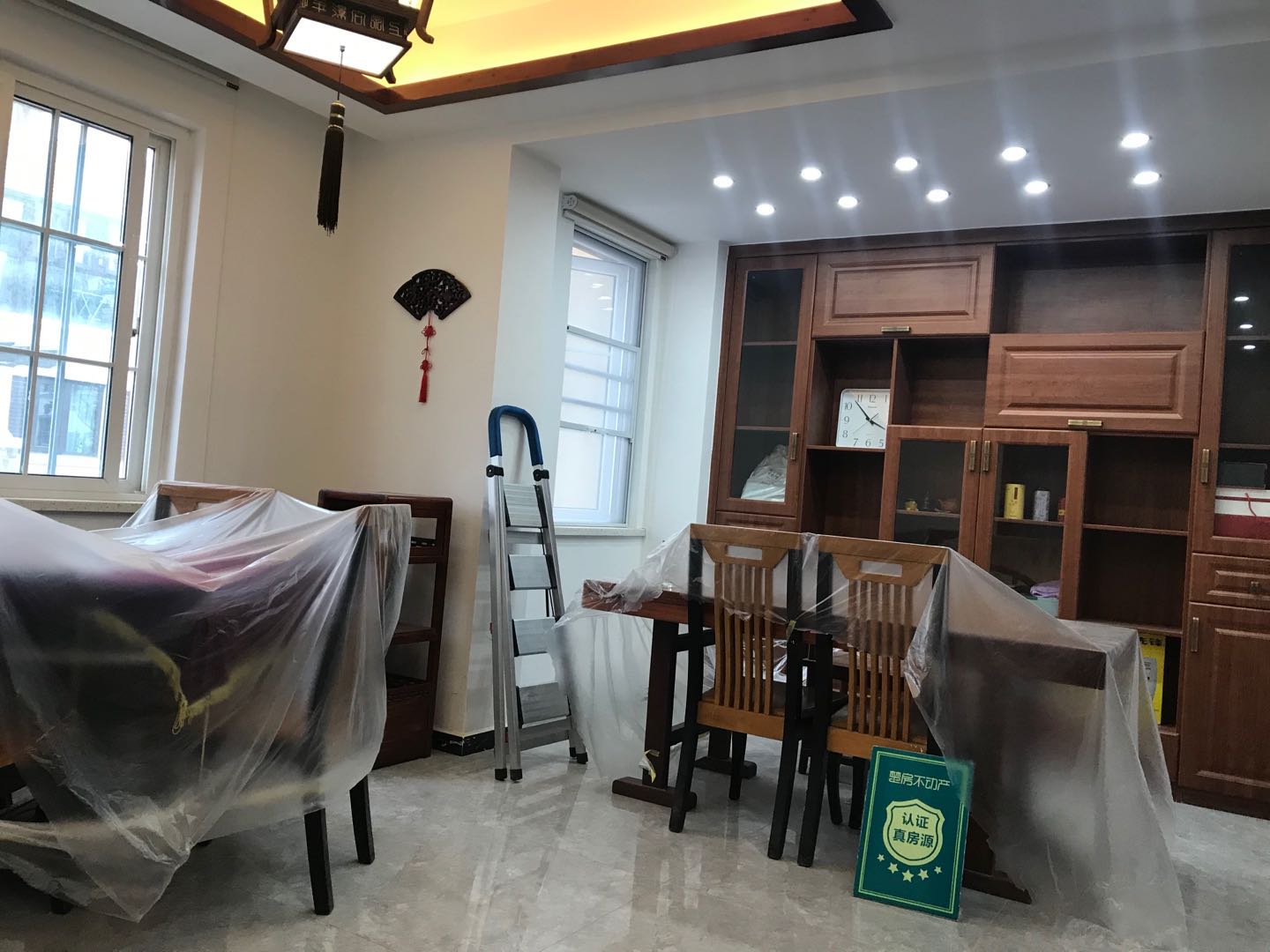 御江湾全新装修证满二三加一层联排别墅全屋监控设备价格美丽