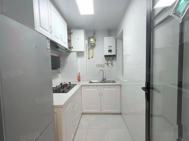 240，荣怀，精装两房，精装9成新，41个比毛坯都便宜，好楼层，证满二