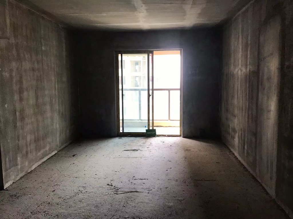 御湖世家 湖景房小区环境好中间楼层看房有密码户型方正