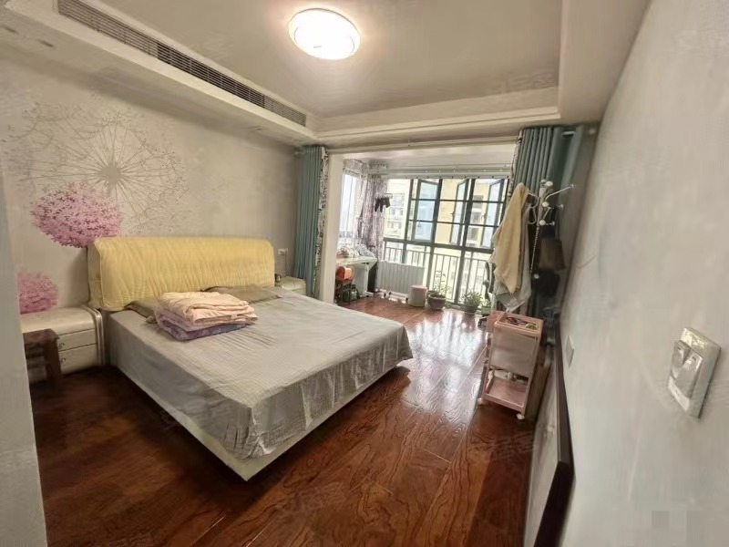 急售，新街，电梯好楼层，大平层25楼，单价5200，精装大三房两卫，全屋中央空调，证满二