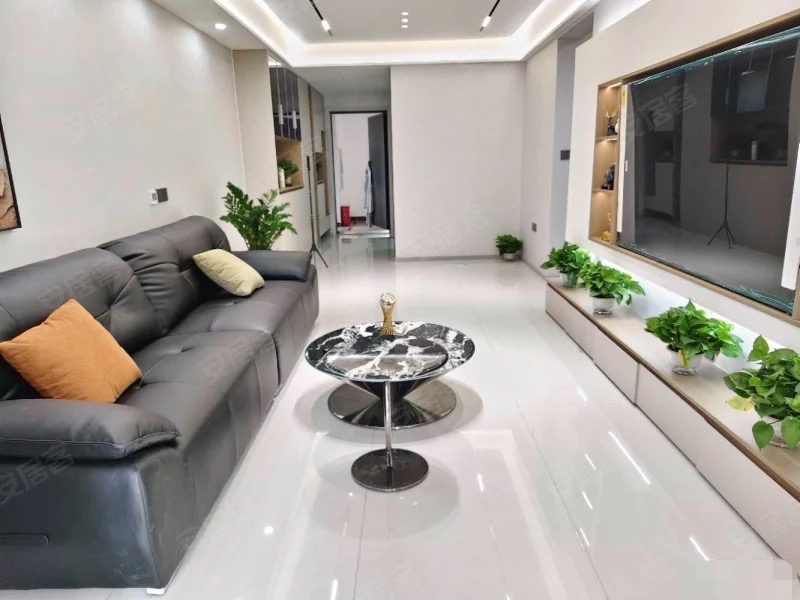 城南，森林国际城北苑，电梯小高层，好楼层，全新精装三房二卫，业主配合满二过户