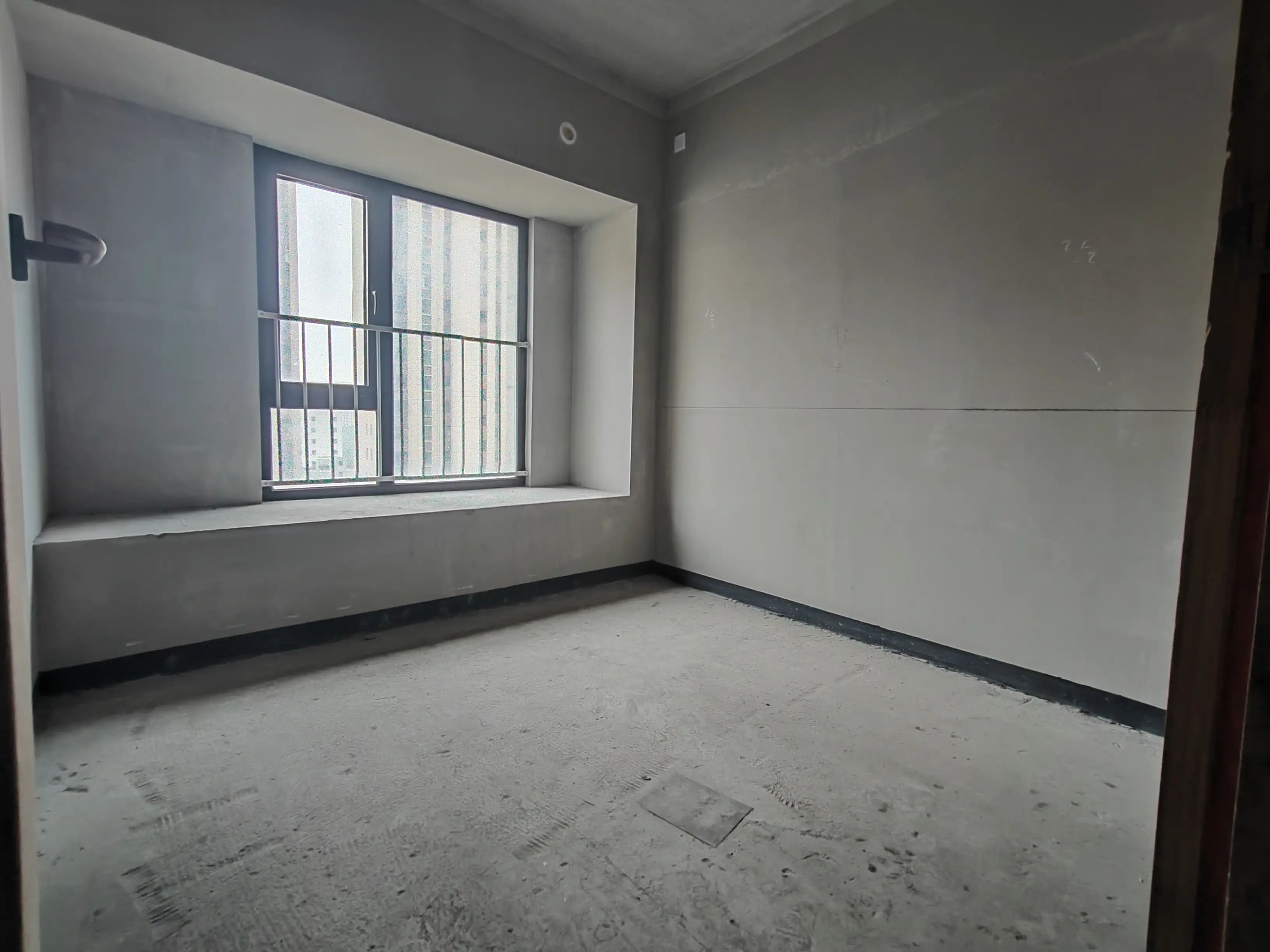 城南，碧桂园，毛坯三房，带车位，中间好楼层，证满二