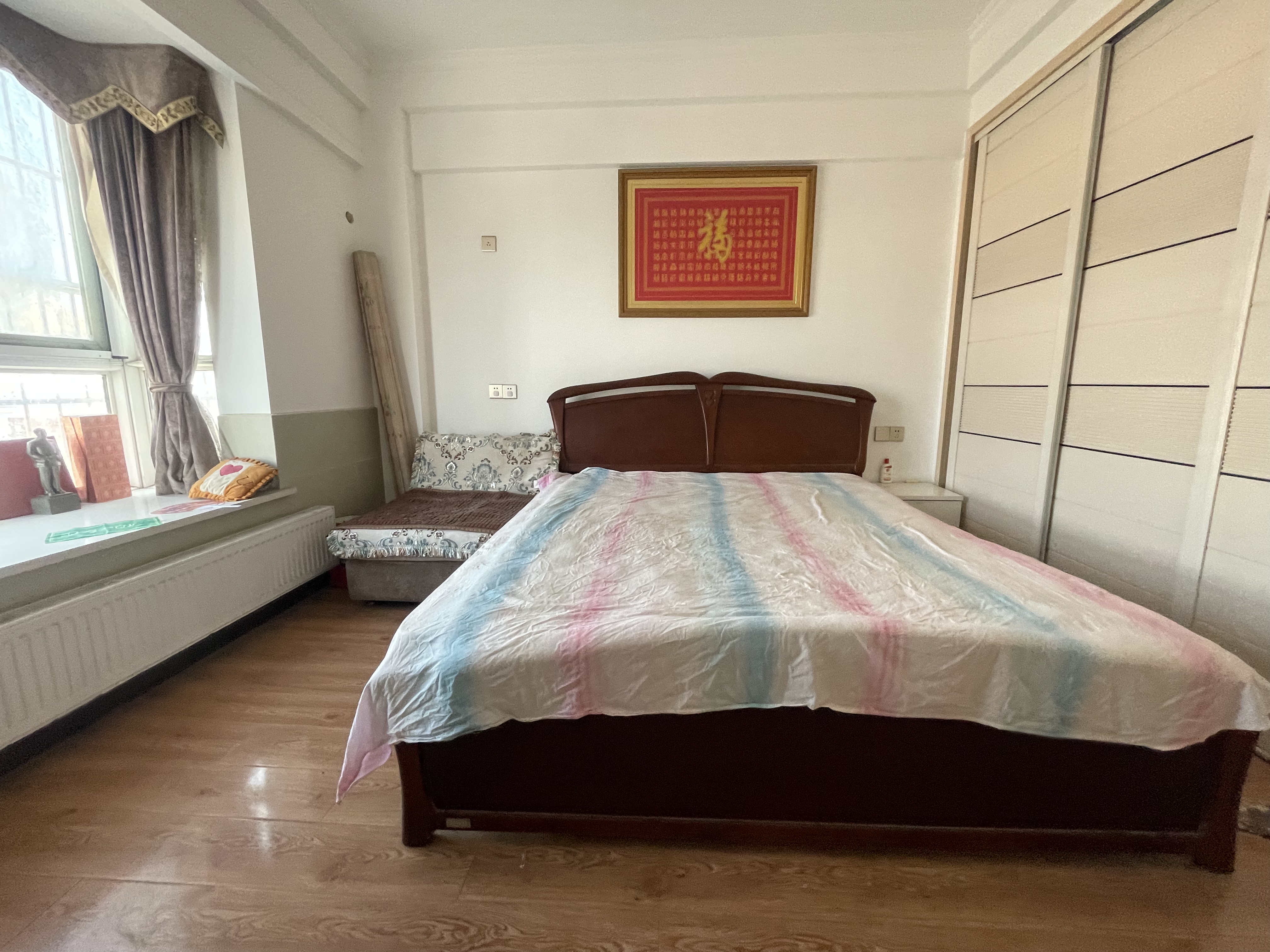 恒迪建材市场大三房拎包入住方便看房家里保养的很好