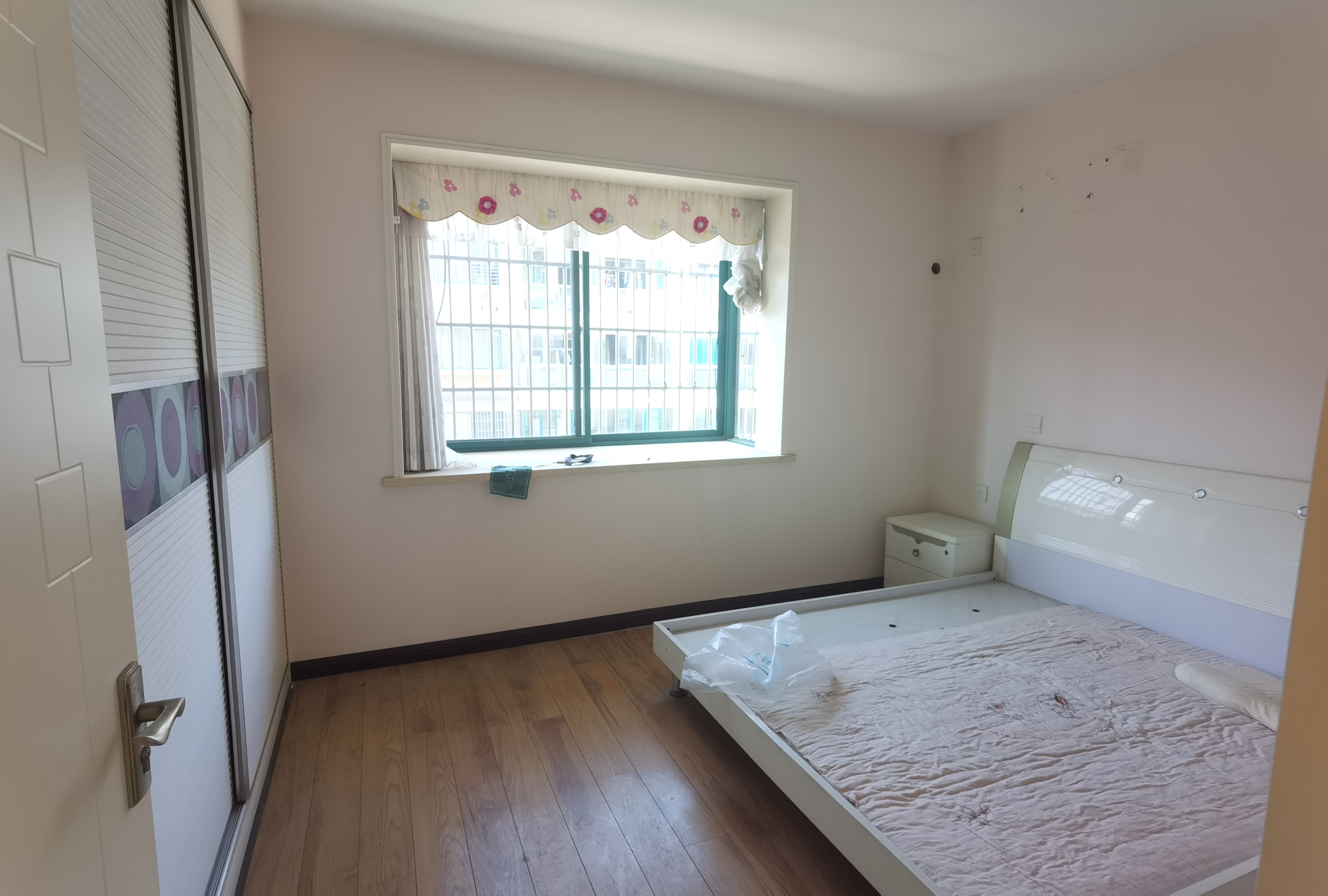 仙河城市花园大四房旁边就是武商出行方便看房也方便欢迎来电咨询