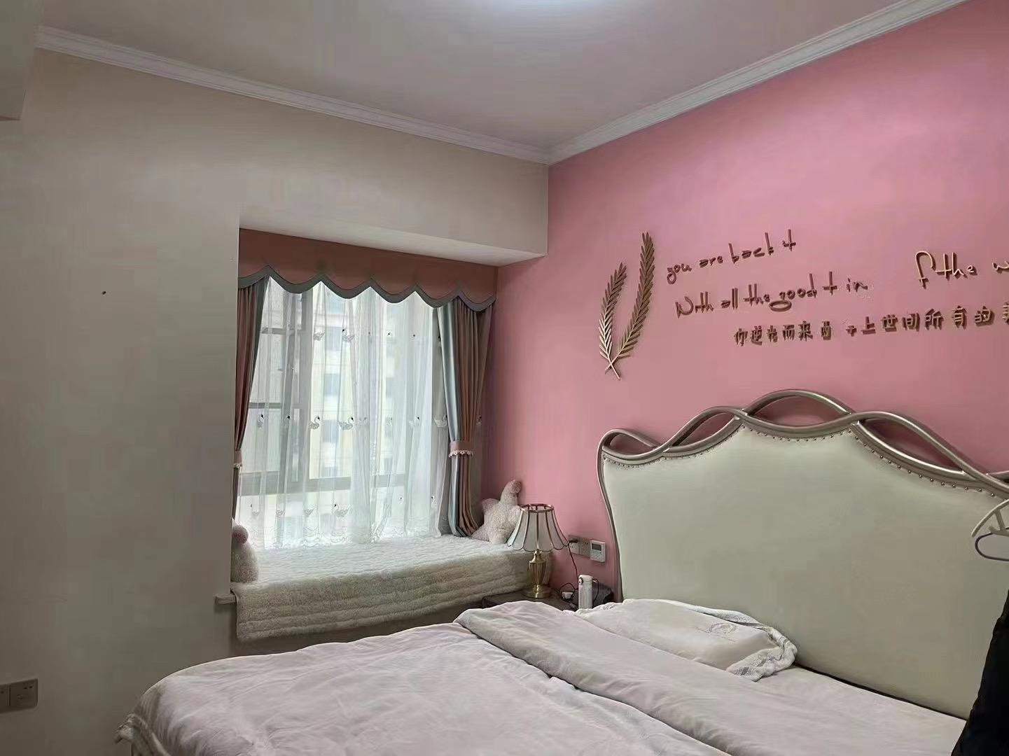 业主亏本急售，城南精装四房，配套齐全，中间楼层，南北通透，证满二