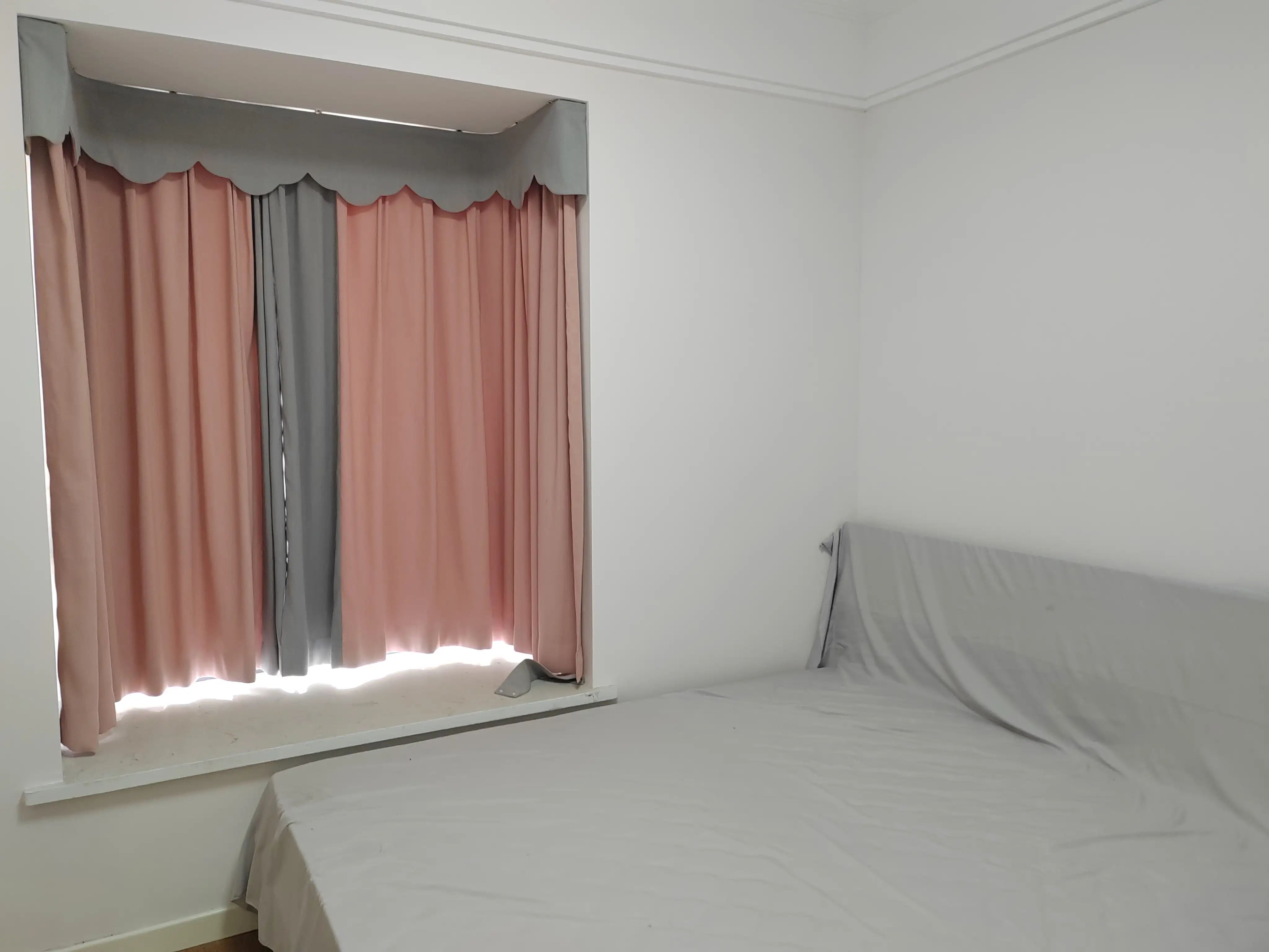 吾悦广场旁，元泰未来城C区。精装电梯4房2厅2卫，业主自装一天未住，好楼层