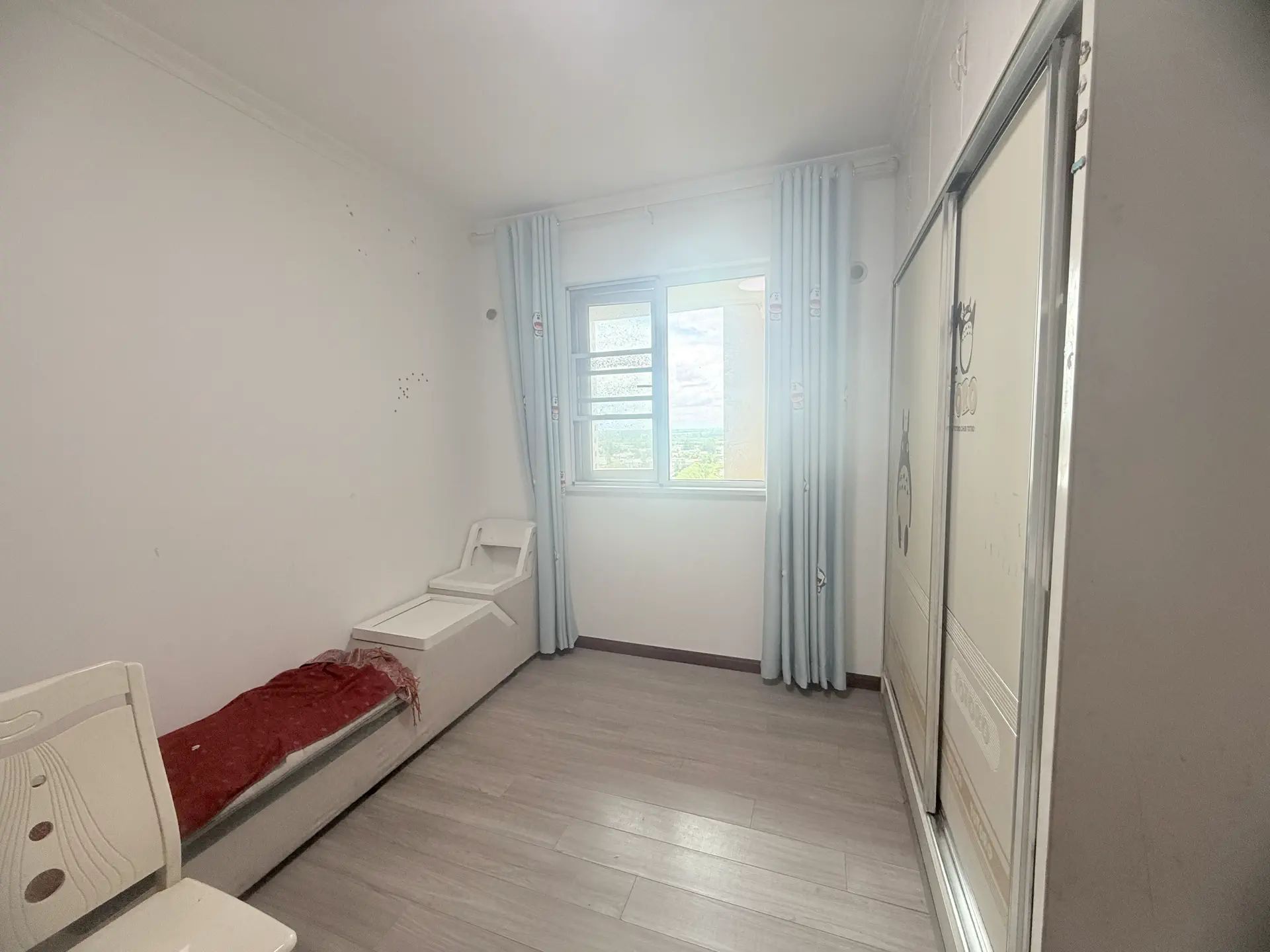 低价城西满庭春小三房，成色新好楼层拧包入住