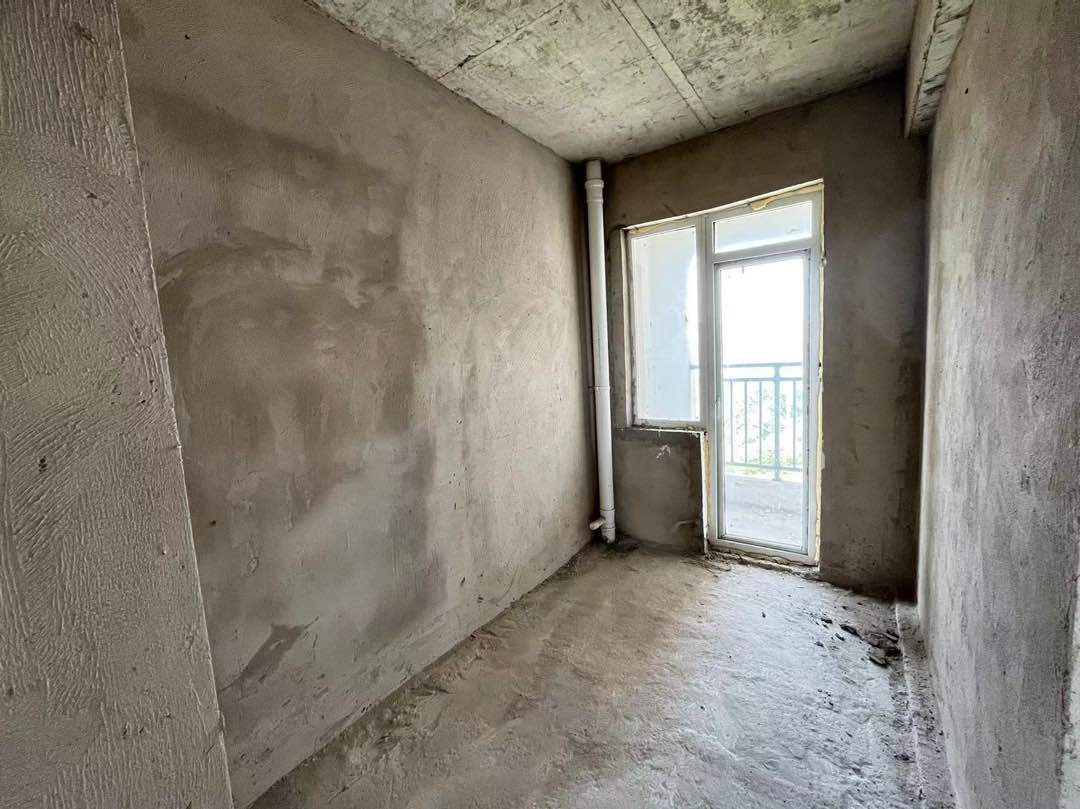 捡漏，单价2800电梯房，好楼层，毛坯4房，好楼层