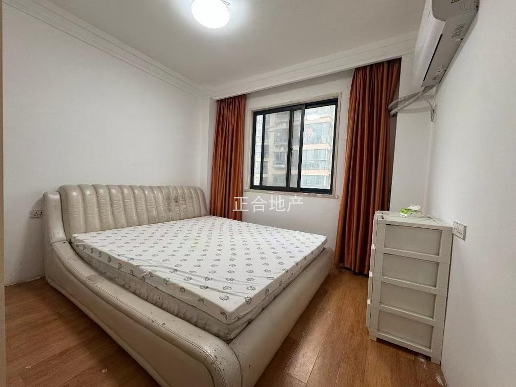 城南森林国际北苑对面，小高层，电梯7楼，​精装修三房，单价4100，捡漏