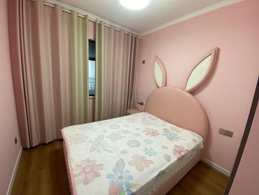 御湖世家全新装修3房送车位！