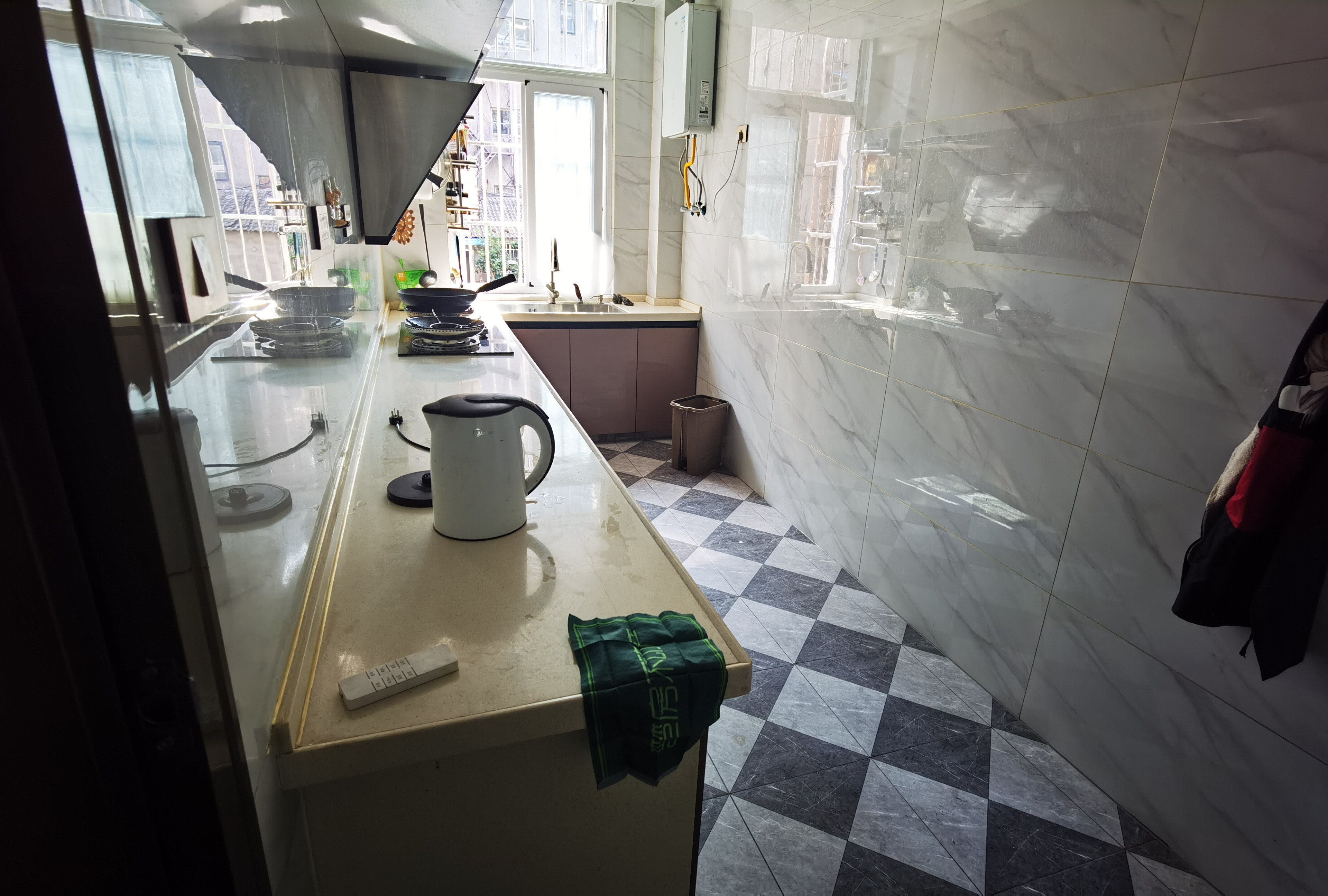 世北春精装四房刚刚装修半年都没怎么住过诚心出售