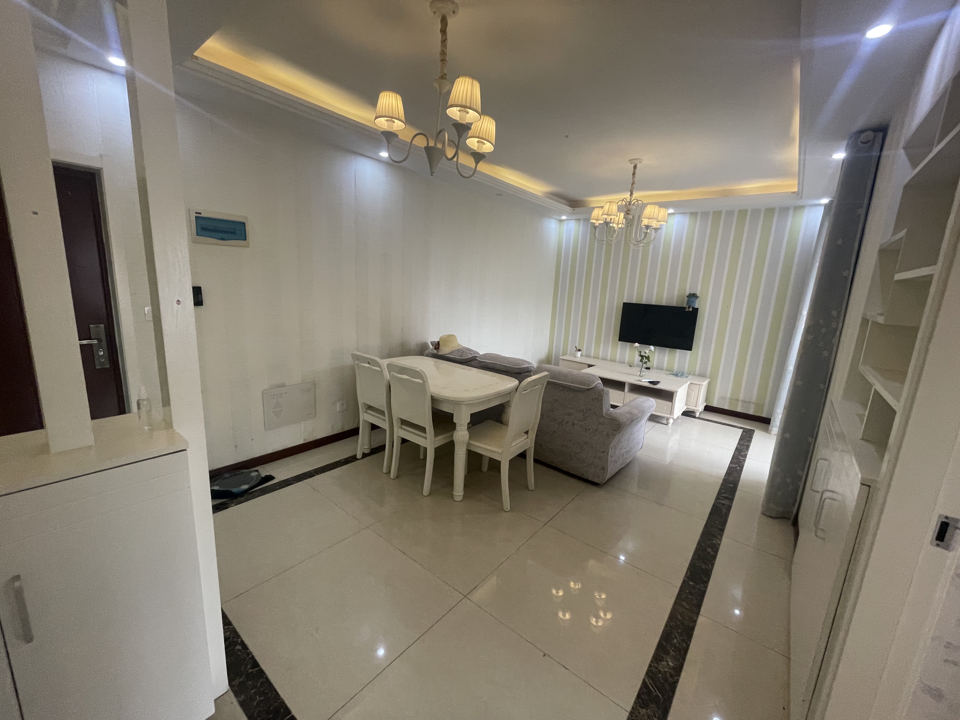 和合国际四期装修两房大客厅朝南采光好电梯19楼