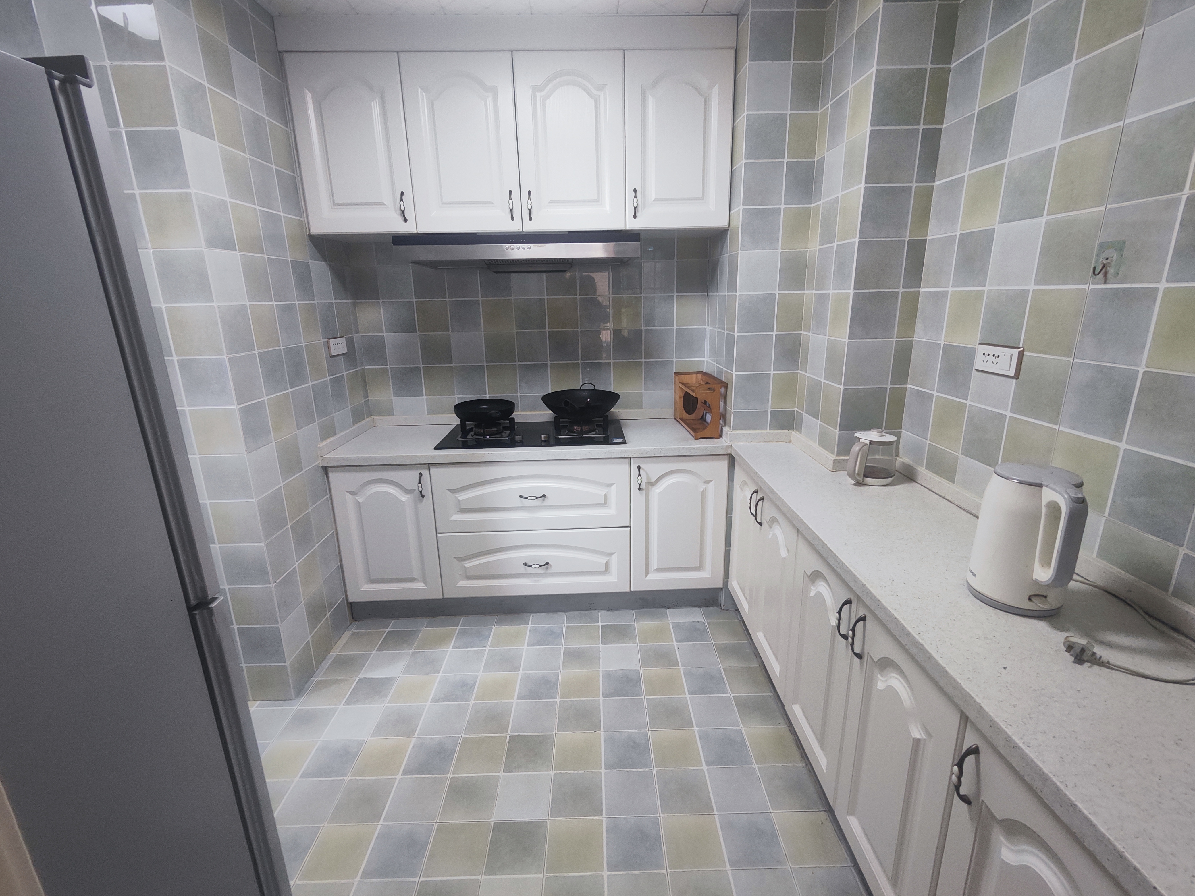 森林国际.精装大两房.房子成色新.看房方便