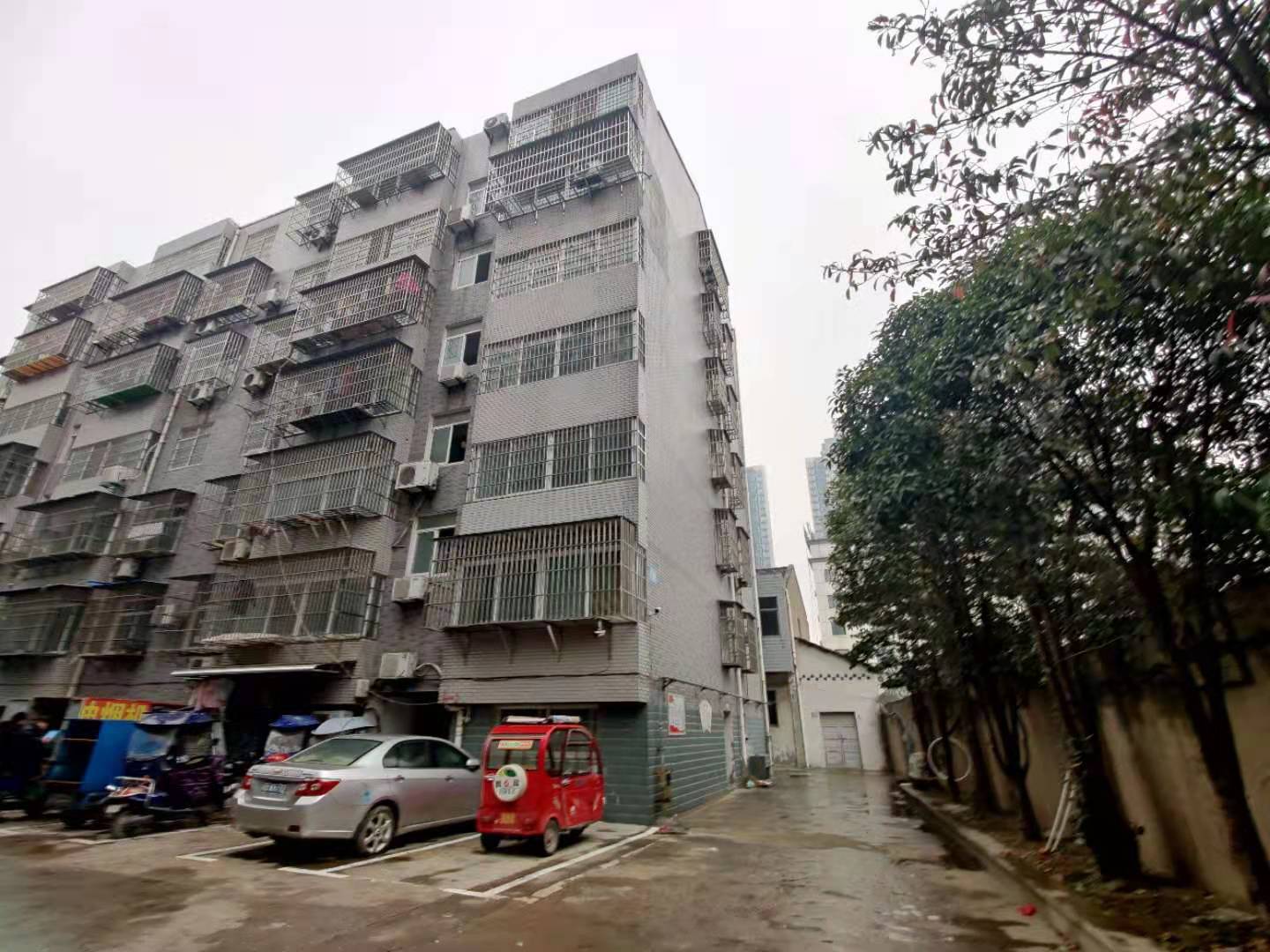 中天小区刘口菜场旁边大三房步梯 好的楼层东西全送有意向就看房