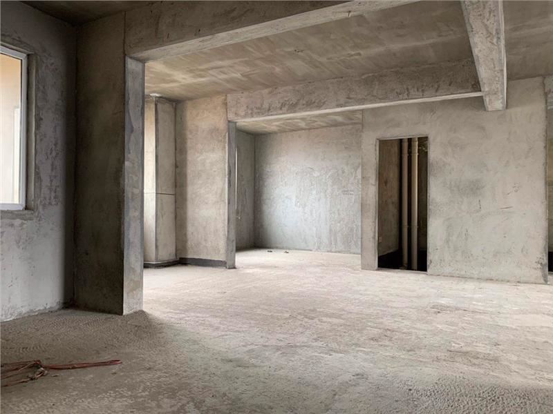 锦绣江山，毛坯三房，想怎么装就怎么装，可以按揭，单价5000一点