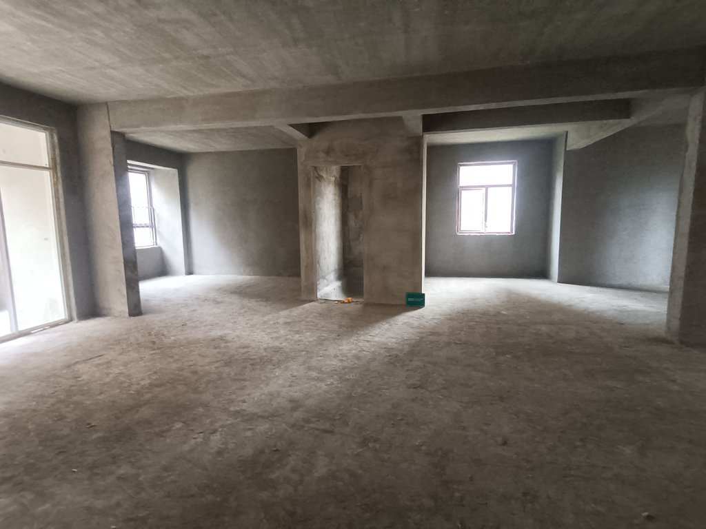 沔阳公馆毛坯四房南北通透户型方正看房方便诚心出售