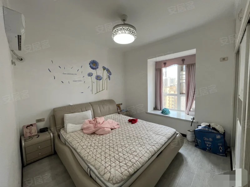 陡降10万‼️‼️​森林国际，精装3房，​电梯中间楼层，证件满二​单价5400