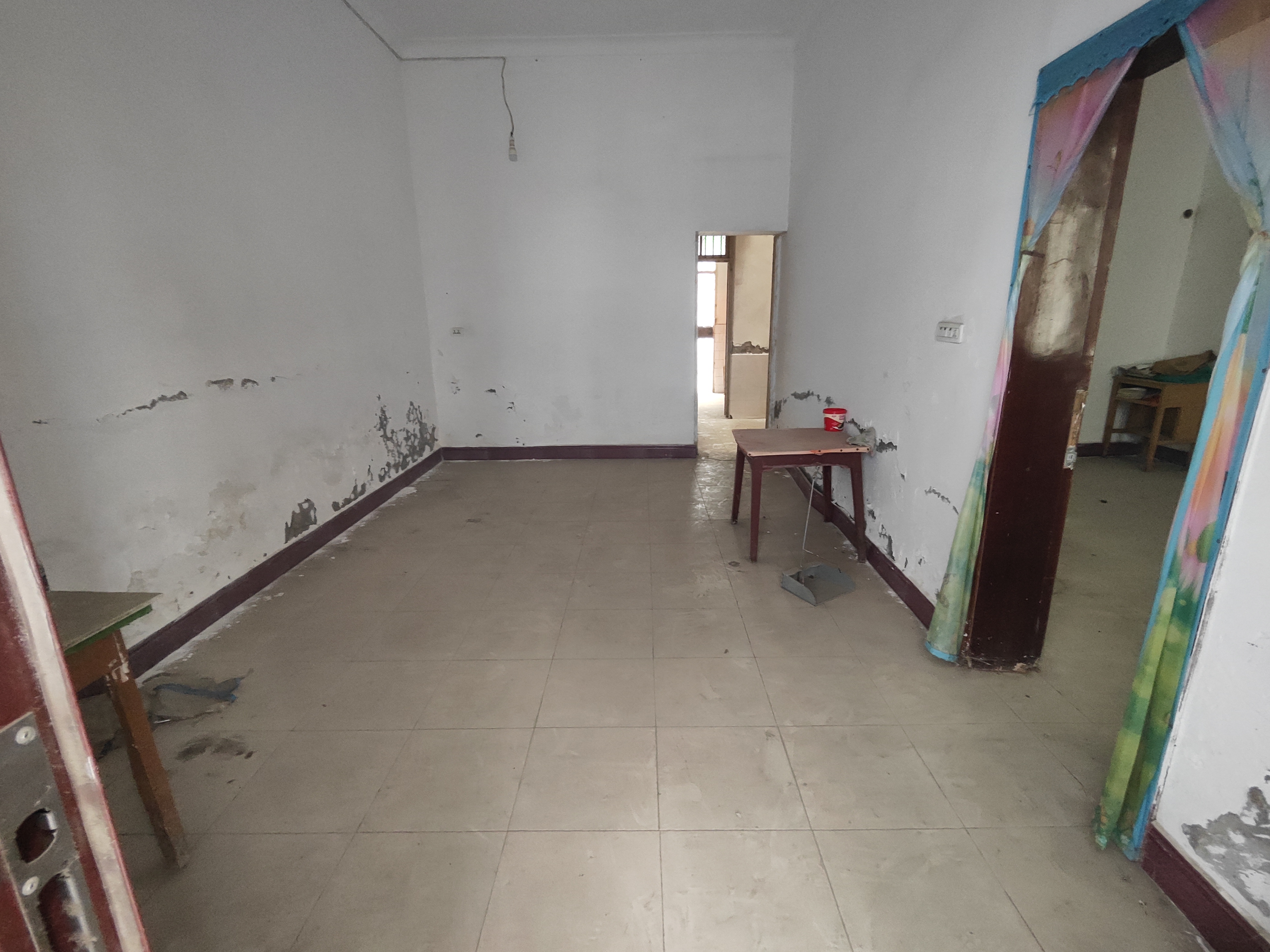 黄荆小区私房.房子有不动产证.证件满二.看房方便