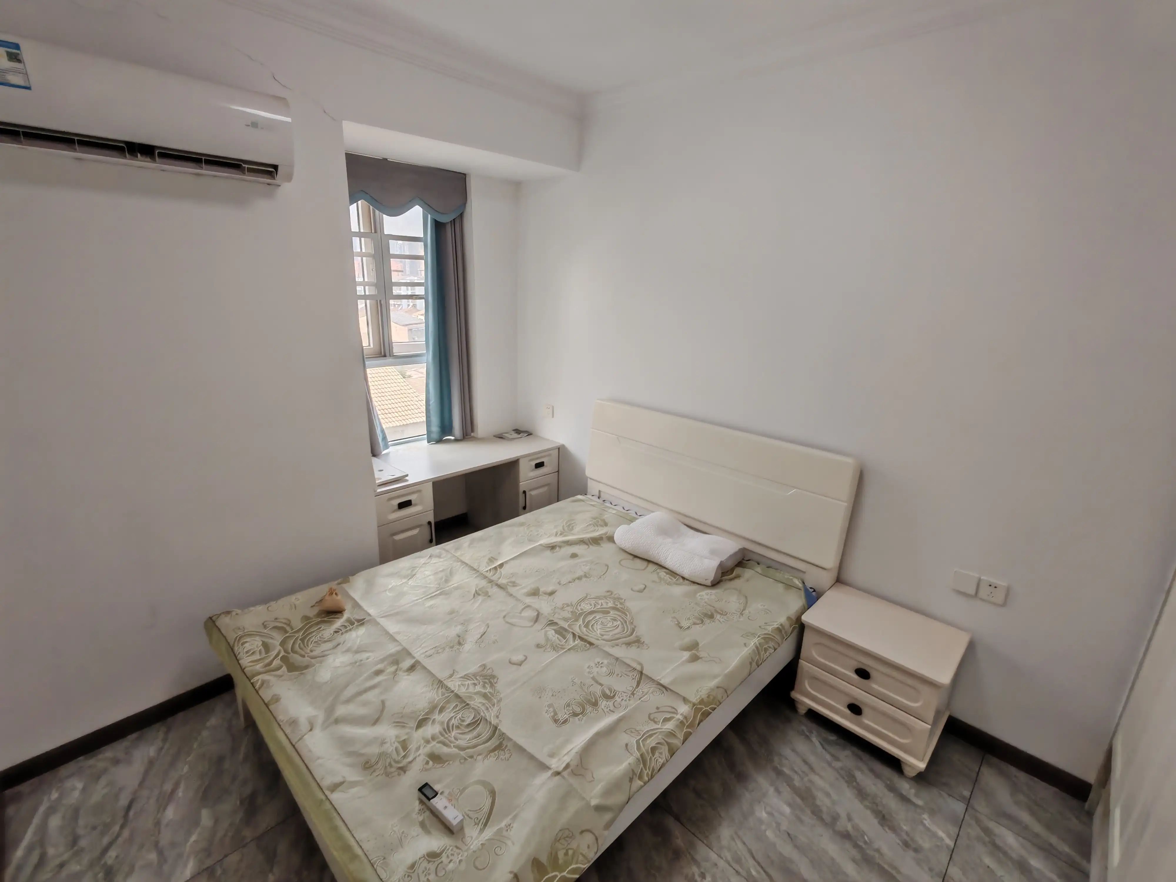 捡漏，新八中旁，沔阳学府园，电梯好楼层，精装两房，证满二