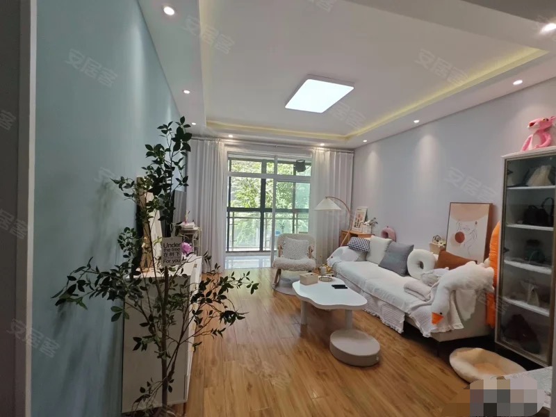 业主急卖，元泰三中旁，电梯小高层，9.5成新！家具家电全送❗拎包入住