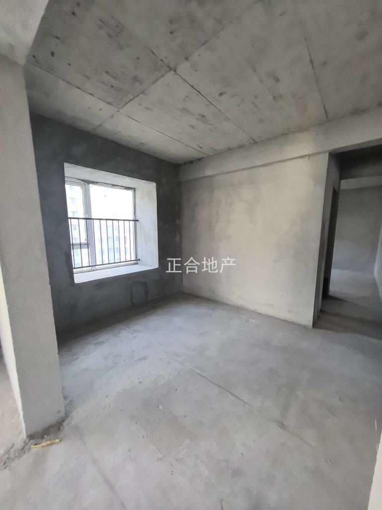 城南，蓝天花园，小高层，纯边户，好楼层12楼，带拐角大阳台，单价只要6400，一梯一户