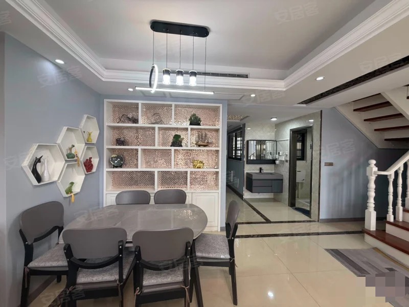 城南，颐和公馆，复式，精装三房两卫，楼层好，业主诚心出售，证满二，成色新