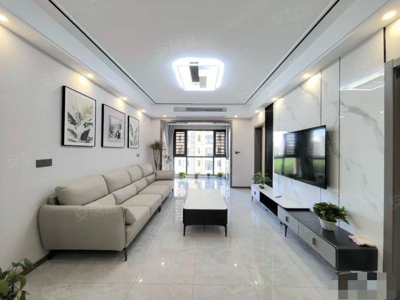 城南，南国明珠，电梯10楼，精装三房二卫，证满二年，捡漏