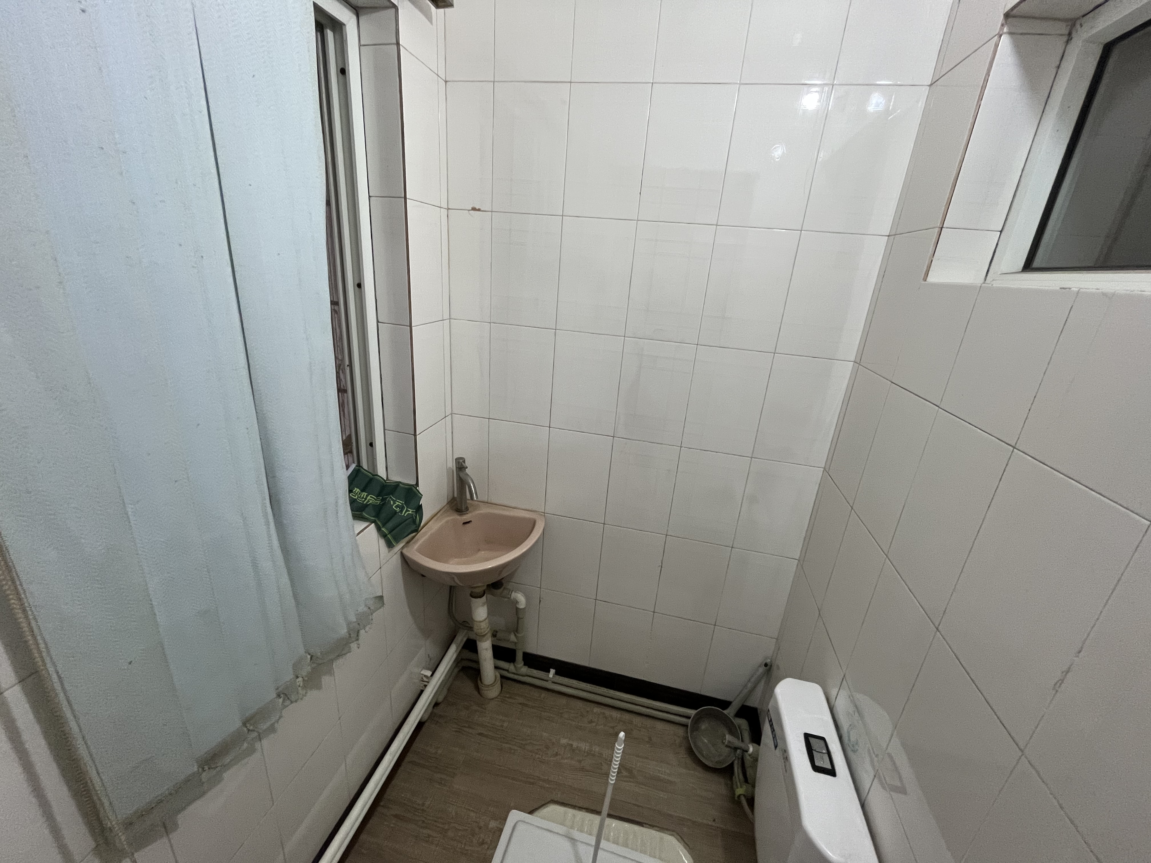 老城区，西桥，华宝小区，大三房，架空一楼，地理位置好，看房方便